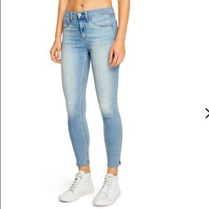 rag & bone | High Rise 10in Capri | Light Wash